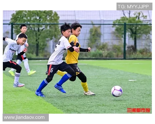 传承足球明星联赛高峰精神助力青少年成长与发展