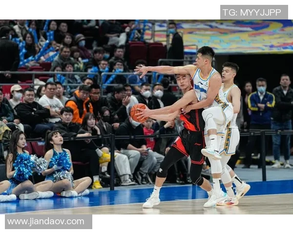 北京篮球队在邀请赛中的团队协作表现分析与点评