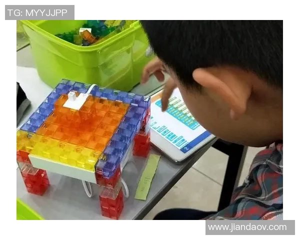 足球的积木：构建梦想与团队精神的完美结合