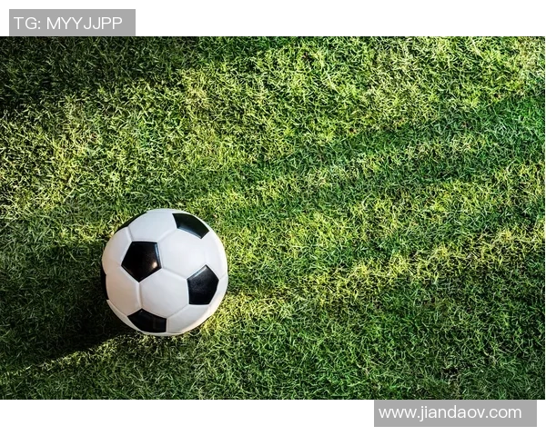 飞腾的足球在绿茵场上舞动梦想与激情的旋律